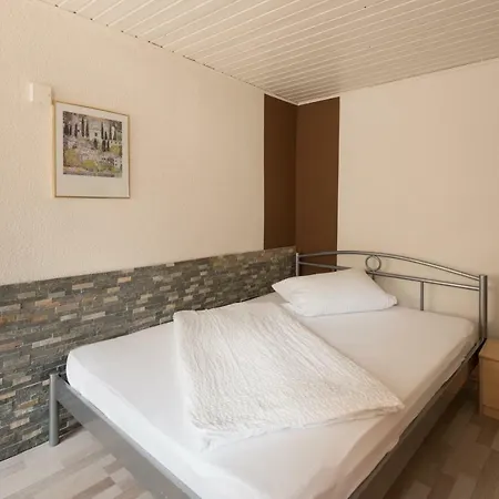 Gaestezimmer Strauss منزل للإقامة *