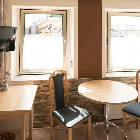 Gaestezimmer Strauss منزل للإقامة *