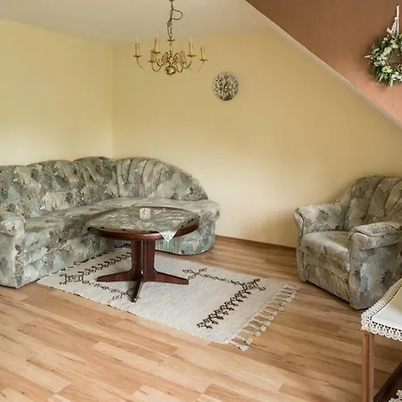 Gaestezimmer Strauss منزل للإقامة *