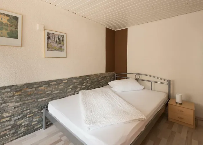 Gaestezimmer Strauss 홈스테이 *